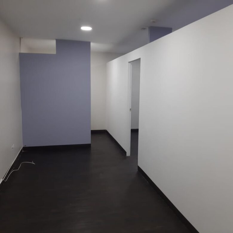 Tumba Muerto – Local Comercial en Plaza Comercial con + 200 Estacionamientos
