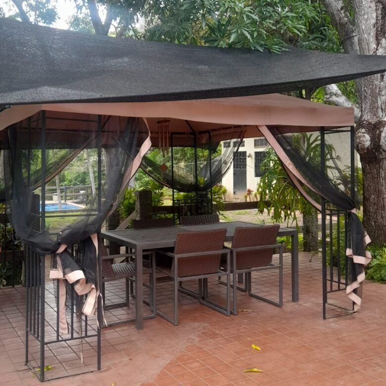Playa Corona: Casa con Piscina, Inversión Apta Para Cabañas y Alquiler en Airbnb