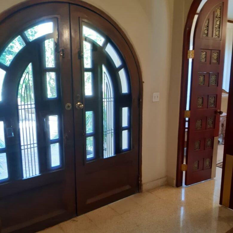 Casa en San Francisco – Cerca Vía Porras: con 4 Recamaras, 2 Cocinas, 6 Parkings