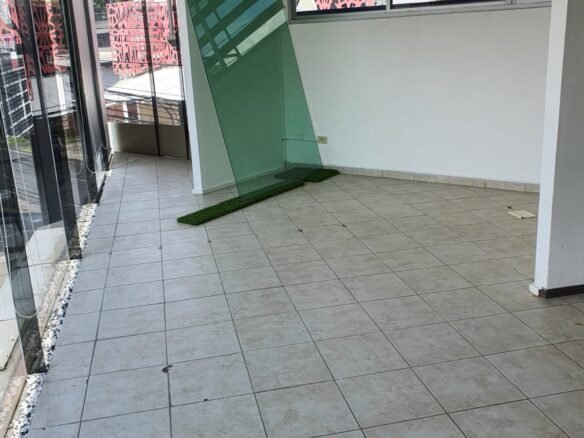 Calle 50, Se Ve Desde Calle – en Plaza Comercial: Piso 1, Local de 60 m²