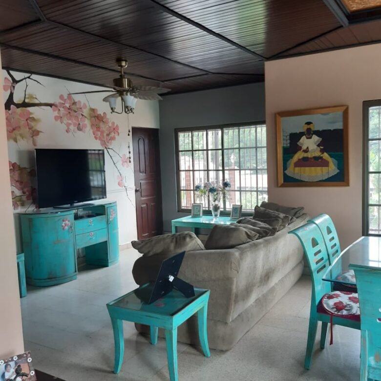 Casa en San Francisco – Cerca Vía Porras: con 4 Recamaras, 2 Cocinas, 6 Parkings