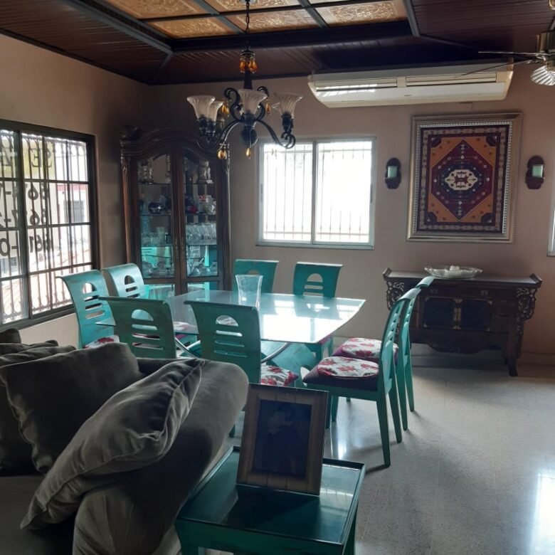 Casa en San Francisco – Cerca Vía Porras: con 4 Recamaras, 2 Cocinas, 6 Parkings