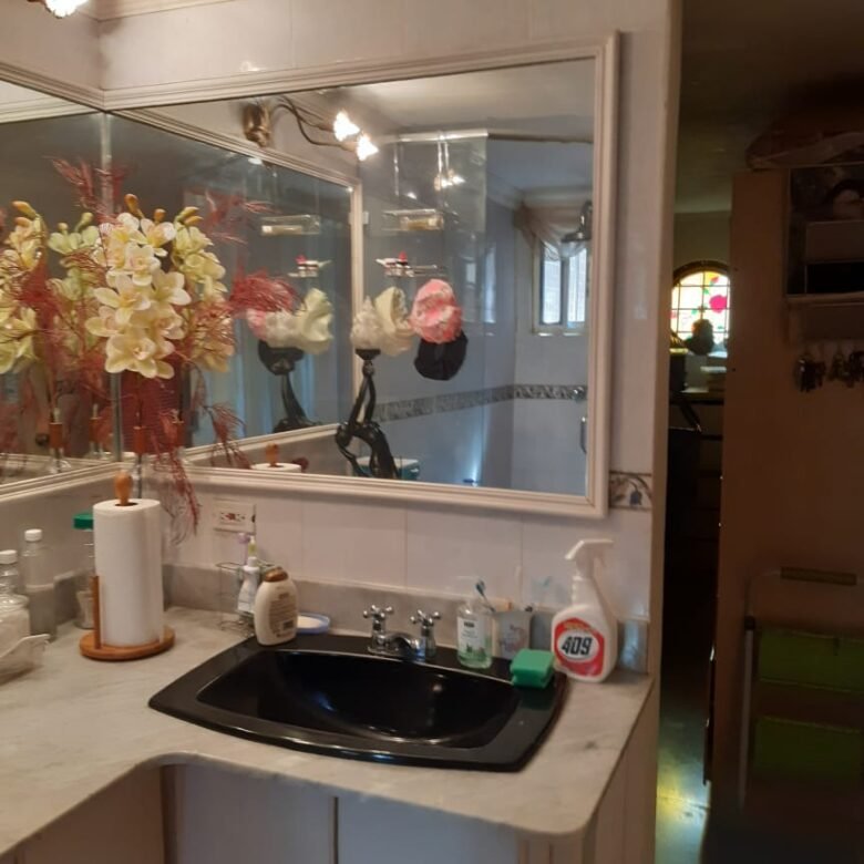 Casa en San Francisco – Cerca Vía Porras: con 4 Recamaras, 2 Cocinas, 6 Parkings
