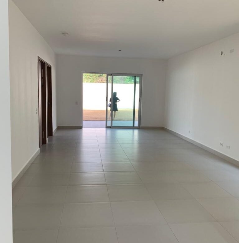 Altos de Panama: Alta Parque – Seguridad 24hrs, Casa de 4 Recamaras, 4.5 Baños