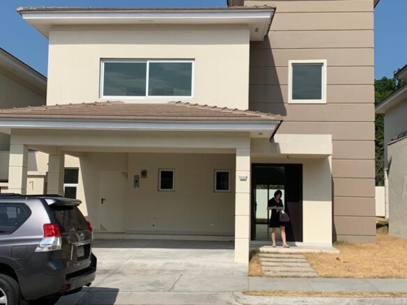 Altos de Panama: Alta Parque – Seguridad 24hrs, Casa de 4 Recamaras, 4.5 Baños