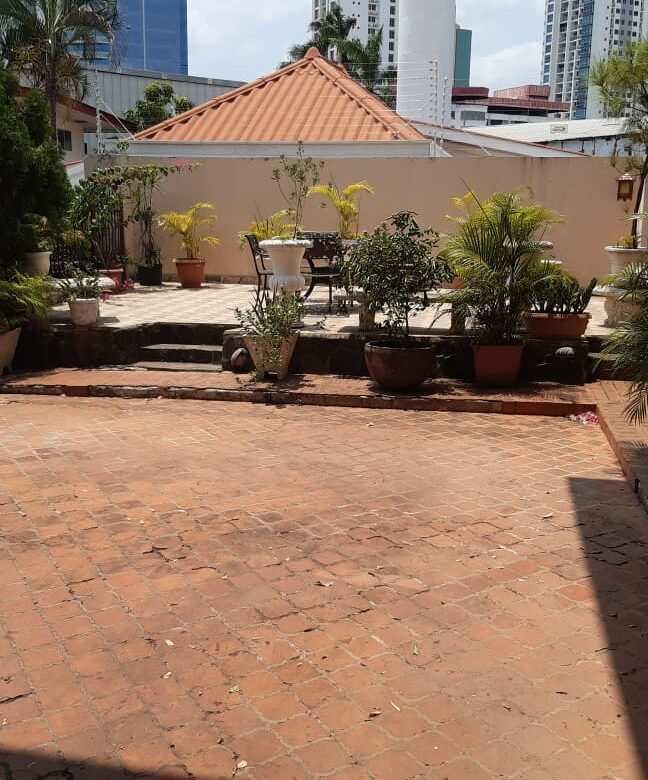 Casa en San Francisco – Cerca Vía Porras: con 4 Recamaras, 2 Cocinas, 6 Parkings