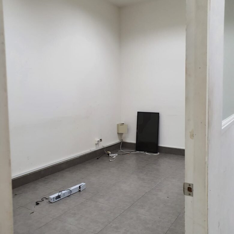 Calle 50 – Espacioso, Planta Baja, con Acceso por Dos Calles: Local Comercial