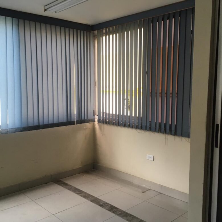 Marbella – Apto en Pb Para Local Comercial (Hubo Gas) 160 m², 6 Parking