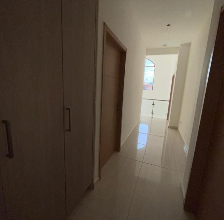 Clayton: Exclusiva Residencia con Seguridad Garantizada, 4 Habitaciones