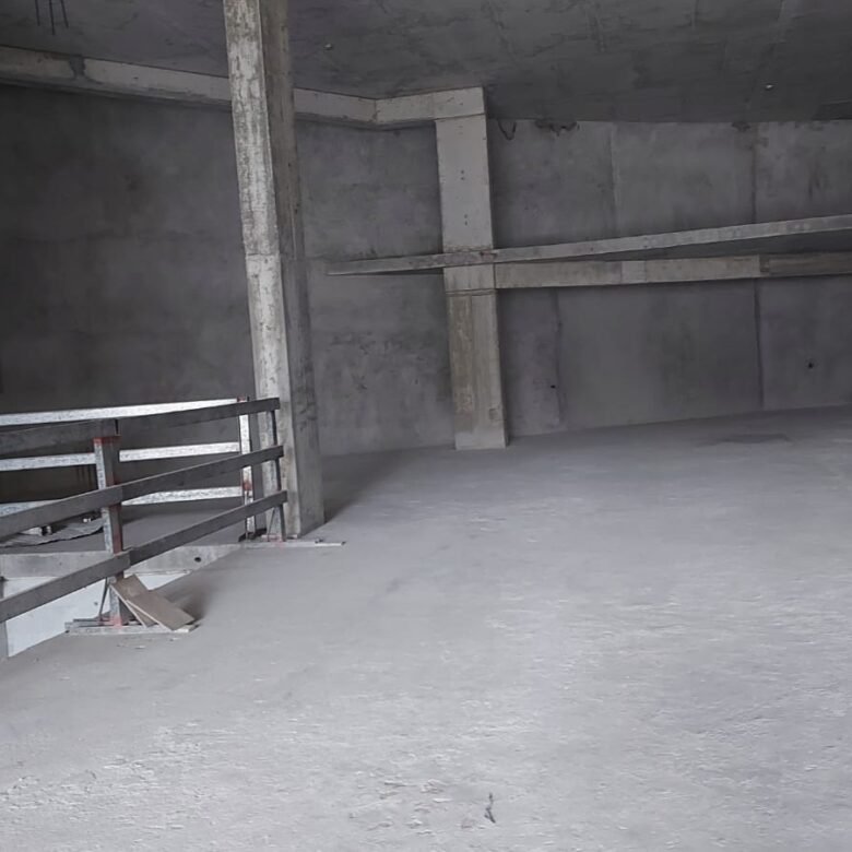Via Brasil: Local Comercial en Planta Baja – Para Estrenar, en Gris o Terminado