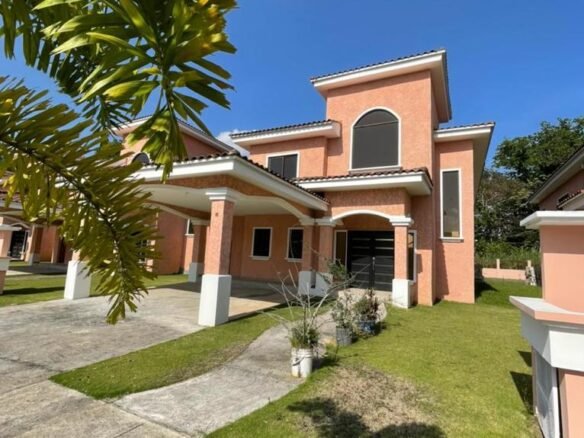 Clayton: Exclusiva Residencia con Seguridad Garantizada, 4 Habitaciones