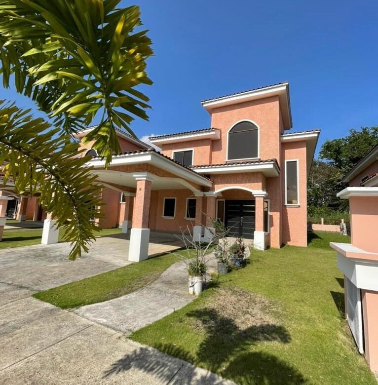 Clayton: Exclusiva Residencia con Seguridad Garantizada, 4 Habitaciones