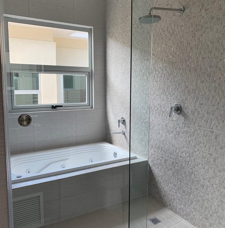 Altos de Panama: Alta Parque – Seguridad 24hrs, Casa de 4 Recamaras, 4.5 Baños
