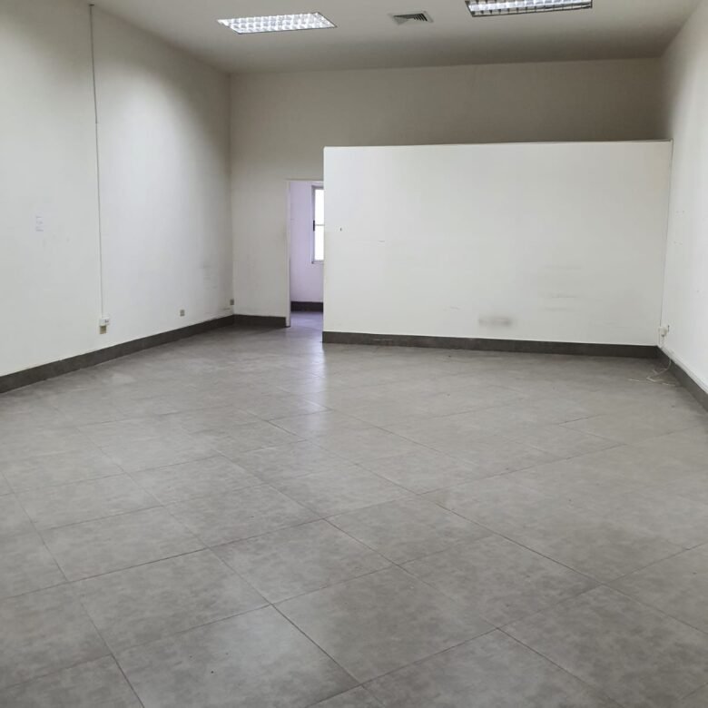 Calle 50 – Espacioso, Planta Baja, con Acceso por Dos Calles: Local Comercial