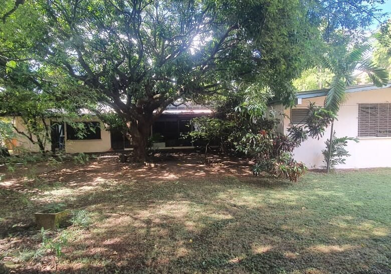 Para Usted! Su Casa o Terreno en Altos del Golf: R2a 2500 m² + Casa de 400 m²