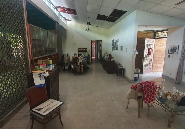 Para Usted! Su Casa o Terreno en Altos del Golf: R2a 2500 m² + Casa de 400 m²