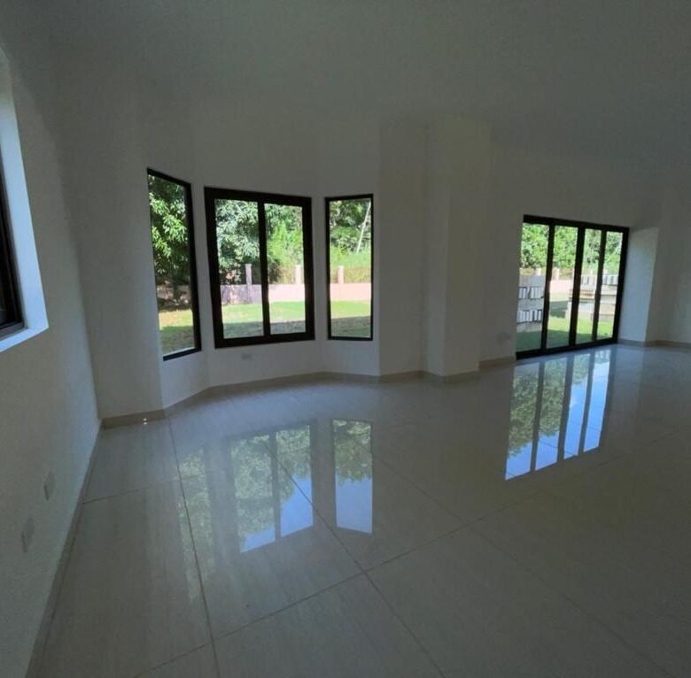 Clayton: Exclusiva Residencia con Seguridad Garantizada, 4 Habitaciones