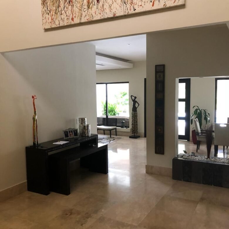 La Toscana – Costa del Este: Exclusiva Residencia de 805 m² de Terreno