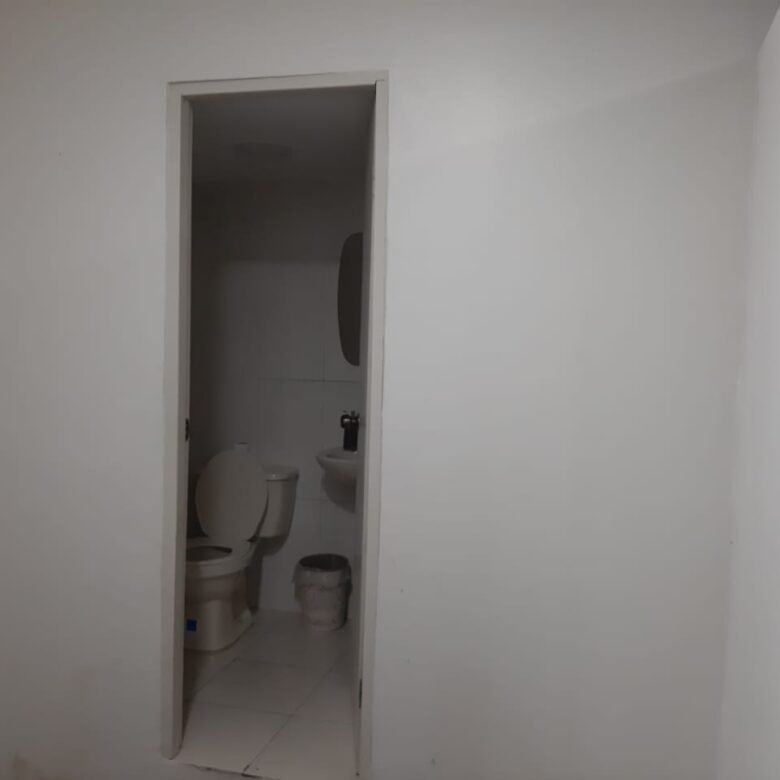 Tumba Muerto – Local Comercial en Plaza Comercial con + 200 Estacionamientos
