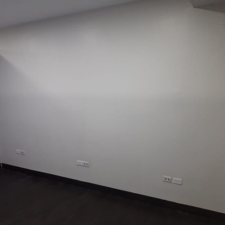 Tumba Muerto – Local Comercial en Plaza Comercial con + 200 Estacionamientos