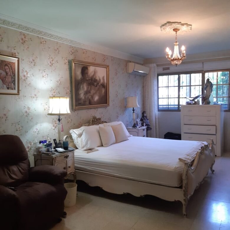 Casa en San Francisco – Cerca Vía Porras: con 4 Recamaras, 2 Cocinas, 6 Parkings