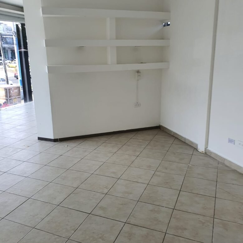 Calle 50, Se Ve Desde Calle – en Plaza Comercial: Piso 1, Local de 60 m²