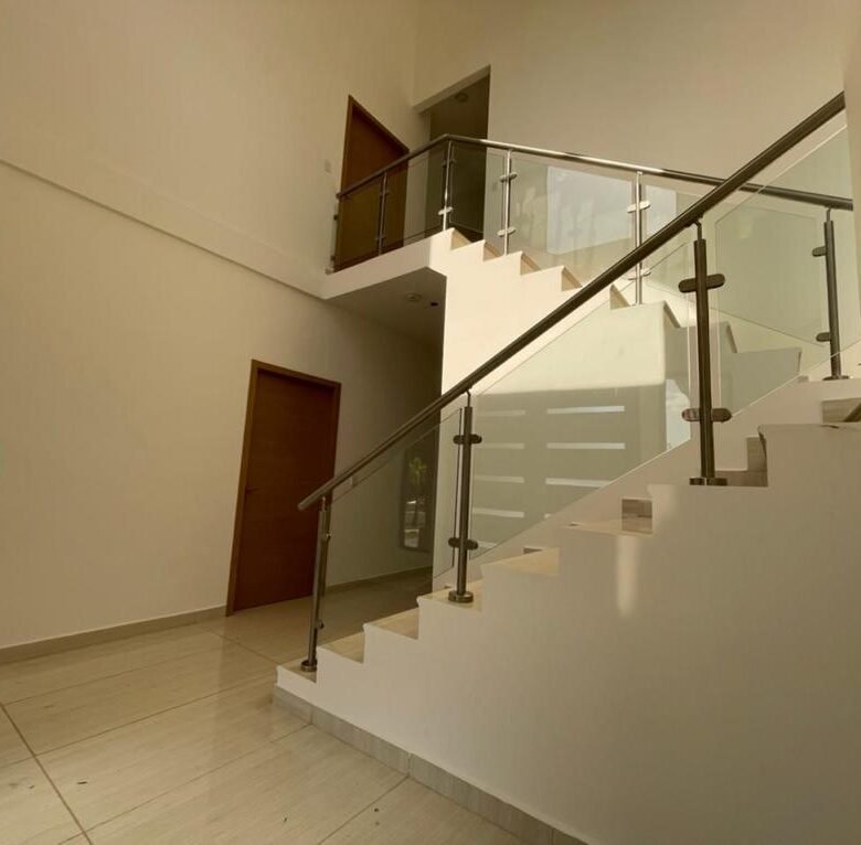 Clayton: Exclusiva Residencia con Seguridad Garantizada, 4 Habitaciones