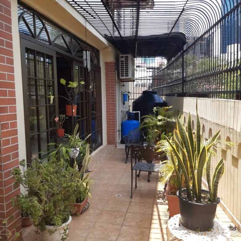 Casa en San Francisco – Cerca Vía Porras: con 4 Recamaras, 2 Cocinas, 6 Parkings