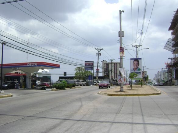 12 de Octubre: Local Comercial – Planta Baja, 135.4 m², 2 Niveles Internos