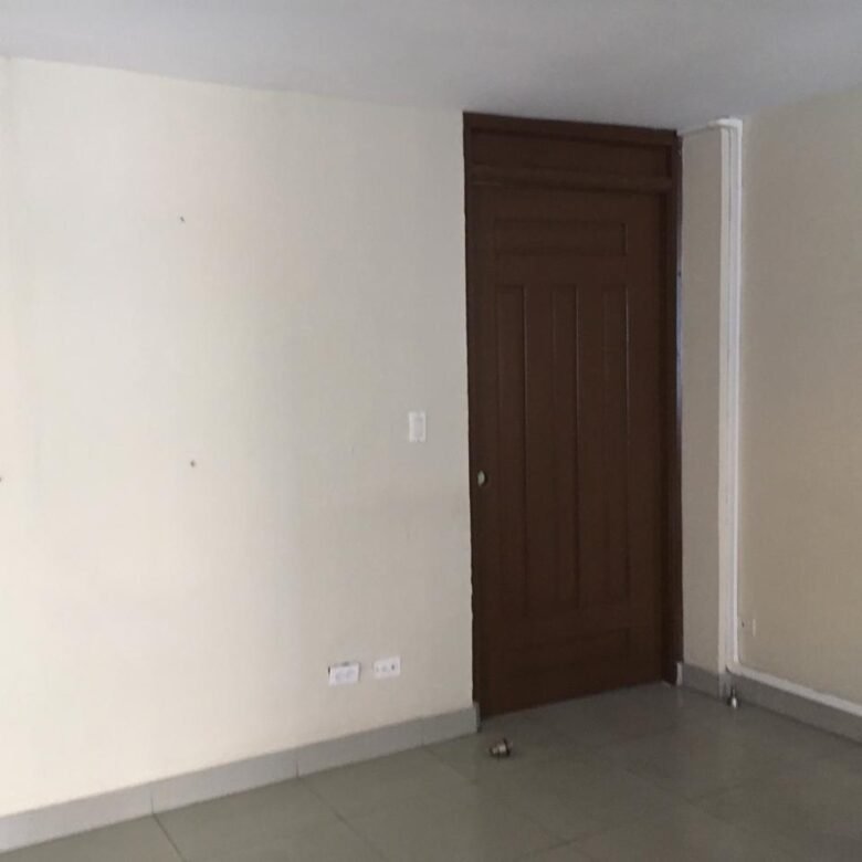 Marbella – Apto en Pb Para Local Comercial (Hubo Gas) 160 m², 6 Parking