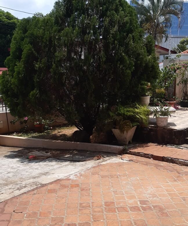 Casa en San Francisco – Cerca Vía Porras: con 4 Recamaras, 2 Cocinas, 6 Parkings