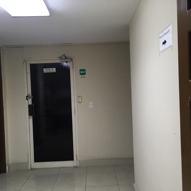 Marbella – Apto en Pb Para Local Comercial (Hubo Gas) 160 m², 6 Parking