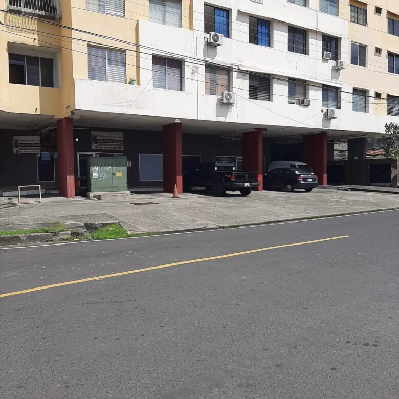 Rio Abajo y Ave La Pulida, Pueblo Nuevo: Planta Baja, Local Comercial