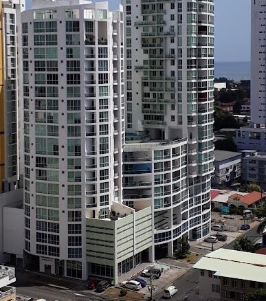 San Francisco: Local Comercial Planta Baja, en Torre Residencial