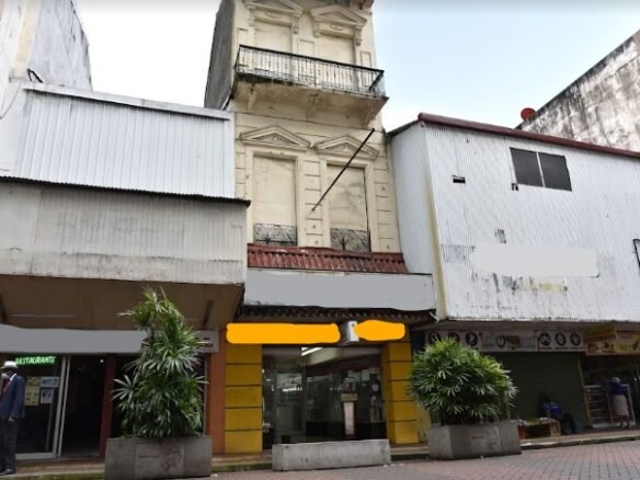 Santa Ana – Av Central / Peatonal: Local de Planta Baja, Edifico Emblema