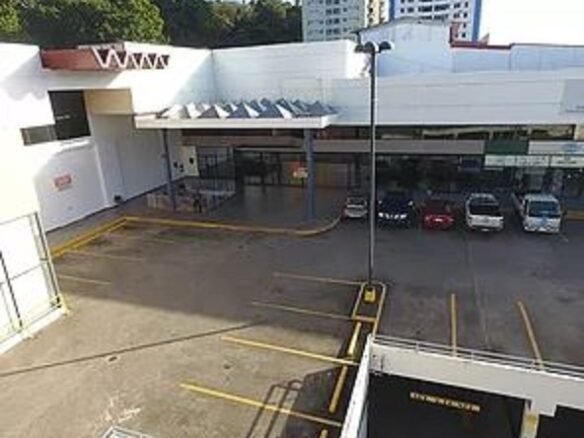 Posicione Su Negocio – Tumba Muerto: Planta Baja, Plaza con Seguridad 24hrs