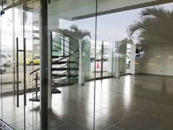 Local Comercial – Planta Baja, Frente a Avenida Balboa: Local de 511.79 m²