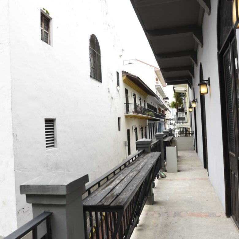 Hermoso Local Comercial / Oficina en San Felipe – Casco Viejo: 210 m², Terminado Finamente