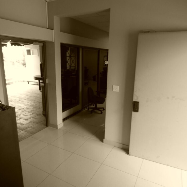 Casa Comercial: Los Angeles, Betania – Para Oficina, Escuela, Asistencial, Filantrópico