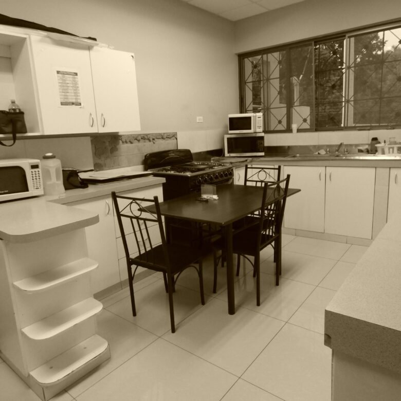 Casa Comercial: Los Angeles, Betania – Para Oficina, Escuela, Asistencial, Filantrópico
