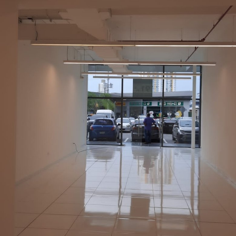 San Francisco – Planta Baja: Via Porras, Local Comercial, Volumen de Clientes