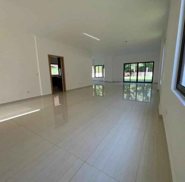Clayton: Exclusiva Residencia con Seguridad Garantizada, 4 Habitaciones
