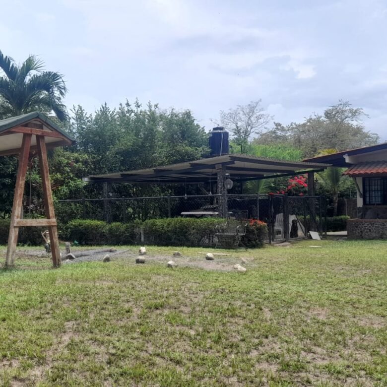 Playa Corona: Casa con Piscina, Inversión Apta Para Cabañas y Alquiler en Airbnb