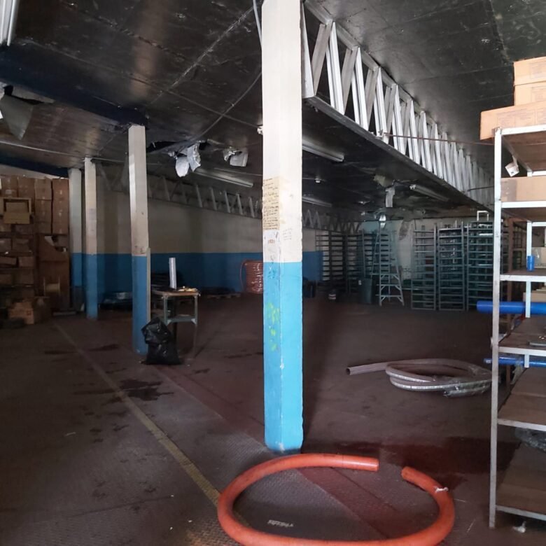 Fernández de Córdova – Local Comercial con Terreno de 5000 m² Aproximado