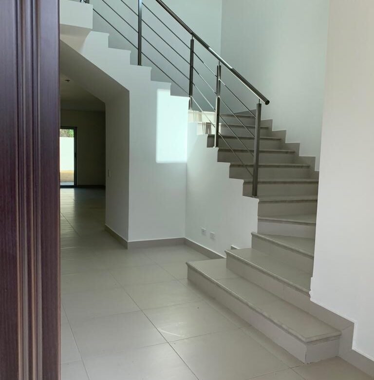 Altos de Panama: Alta Parque – Seguridad 24hrs, Casa de 4 Recamaras, 4.5 Baños