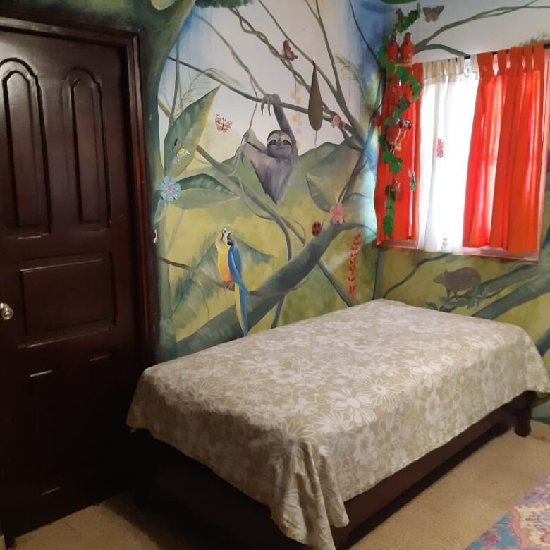 Casa en San Francisco – Cerca Vía Porras: con 4 Recamaras, 2 Cocinas, 6 Parkings