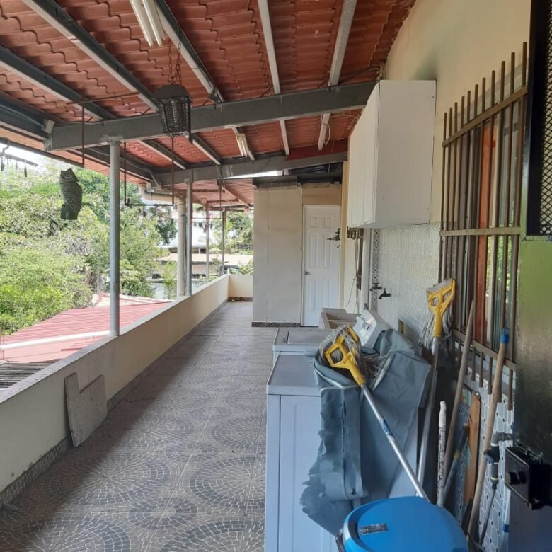 Casa en San Francisco – Cerca Vía Porras: con 4 Recamaras, 2 Cocinas, 6 Parkings