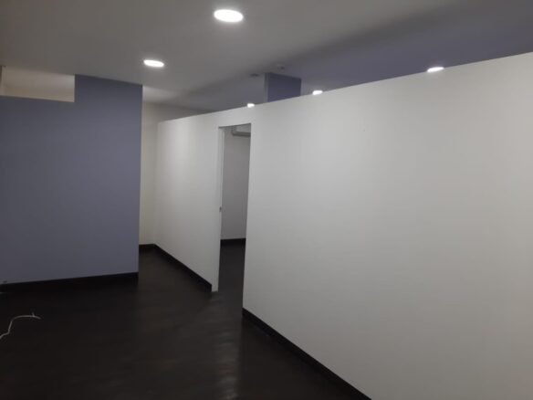 Tumba Muerto – Local Comercial en Plaza Comercial con + 200 Estacionamientos