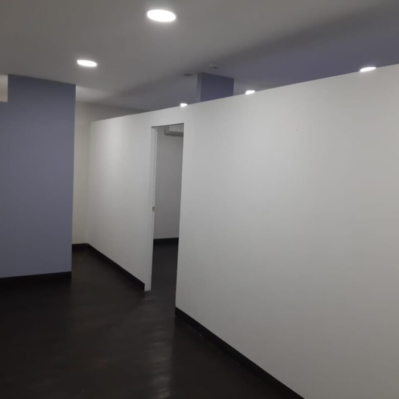 Tumba Muerto – Local Comercial en Plaza Comercial con + 200 Estacionamientos