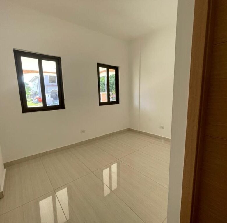 Clayton: Exclusiva Residencia con Seguridad Garantizada, 4 Habitaciones